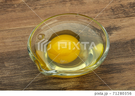 Raw Chicken egg in the bowl Raw Chicken egg in the bowl 71280356