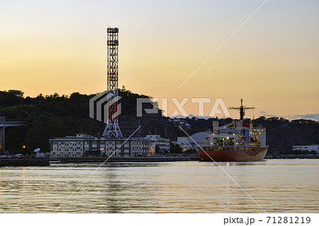 夕方のヴェルニー公園【横須賀】砕氷艦しらせ 71281219