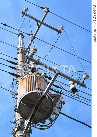 電柱と電気設備 電柱と電気設備 71283442