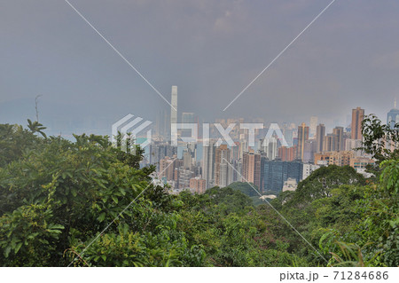 30 Oct 2020 Aerial view of Victoria Harbour and skyscrapers from Lugard Road 30 Oct 2020 Aerial view of Victoria Harbour and skyscrapers from Lugard Road 71284686