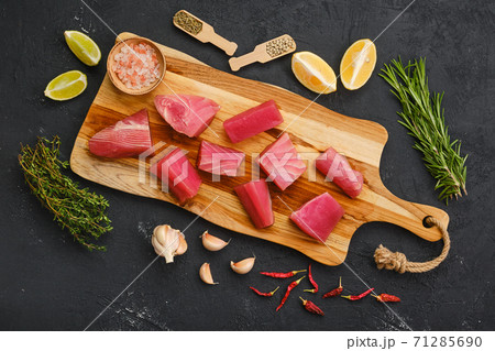 Top view of fresh pieces of tuna fillet 71285690