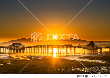 《青森県》鶴の舞橋・ご来光 《青森県》鶴の舞橋・ご来光 71287976