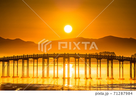 《青森県》鶴の舞橋・ご来光 《青森県》鶴の舞橋・ご来光 71287984