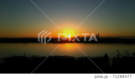 京浜島つばさ公園の初日の出 京浜島つばさ公園の初日の出 71288477