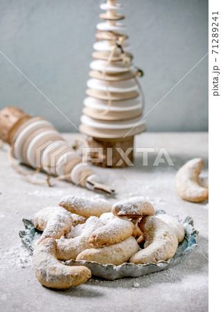 Christmas shortcrust cookies vanilla crescents with wooden decorations Christmas shortcrust cookies vanilla crescents with wooden decorations 71289241