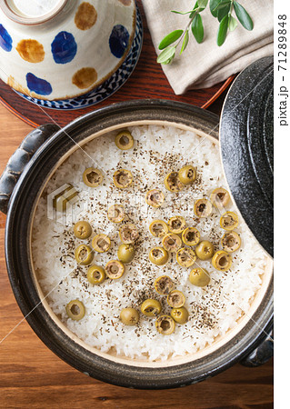 オリーブの炊き込みご飯(スペイン産オリーブ) オリーブの炊き込みご飯(スペイン産オリーブ) 71289848