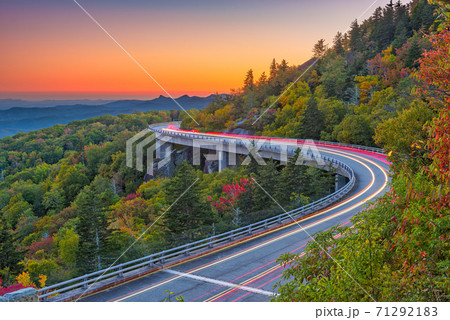 Grandfather Mountain, North Carolina, USA at Linn Cove Viaduct. 71292183