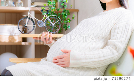 妊婦 自転車 考える イメージ 16:9 妊婦 自転車 考える イメージ 16:9 71296274