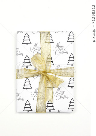X-mas gift box on white X-mas gift box on white 71298212
