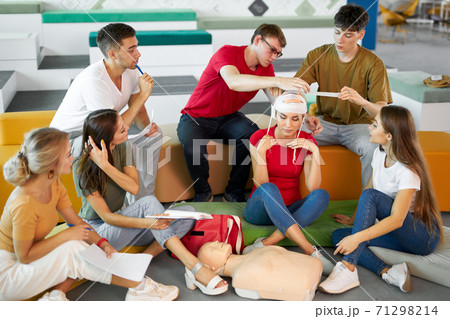 people at class of giving first aid, learn bandaging the head people at class of giving first aid, learn bandaging the head 71298214