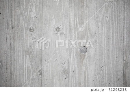 木目調コンクリートの壁　(背景素材) 71298258