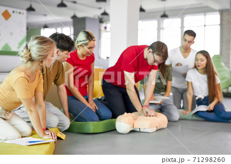 caucasian people practice an exercise of resuscitation 71298260