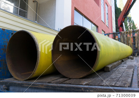 New pipes to replace the heating main. 71300039