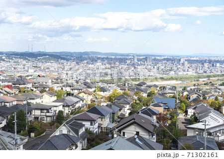 郊外の住宅街 71302161