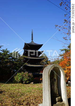 秋の福泉寺は紅葉が素晴らしい 五重塔 秋の福泉寺は紅葉が素晴らしい 五重塔 71302862