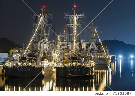 海自艦艇の電灯艦飾【横須賀市船越地区】神奈川県 71303697