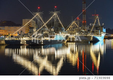 海自艦艇の電灯艦飾【横須賀市船越地区】神奈川県 71303698