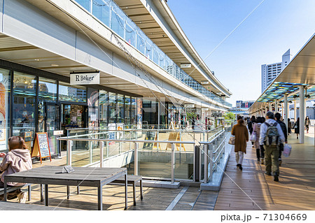 【神奈川県】海老名駅前のビナガーデンズの街並み 【神奈川県】海老名駅前のビナガーデンズの街並み 71304669