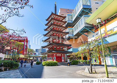 【神奈川県】海老名駅前に広がるビナウォークの七重塔 【神奈川県】海老名駅前に広がるビナウォークの七重塔 71304697
