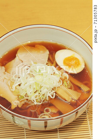 醤油ラーメン 醤油ラーメン 71305783