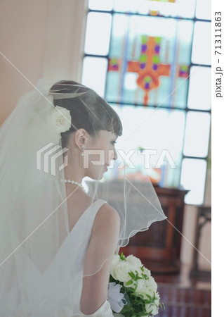 ベールをかぶった花嫁の写真素材 [71311863] - PIXTA