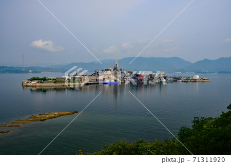 現代の軍艦島として知られる瀬戸内の契島 71311920