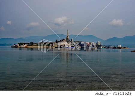 現代の軍艦島として知られる瀬戸内の契島 71311923