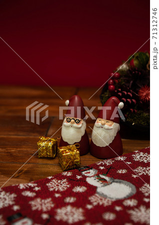 サンタクロースの人形 クリスマスイメージ サンタクロースの人形 クリスマスイメージ 71312746