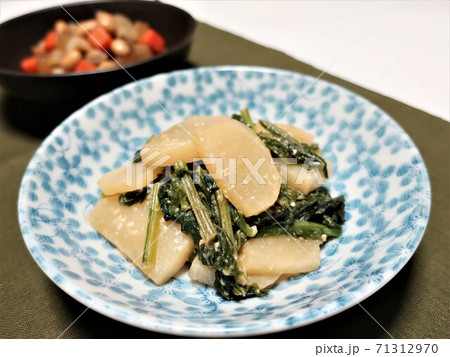 かぶとかぶの葉のおいしい味噌炒め 副菜2品イメージの写真素材 [71312970] - Pixta