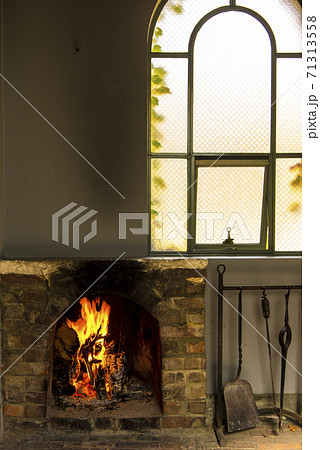 暖炉のある家の写真素材