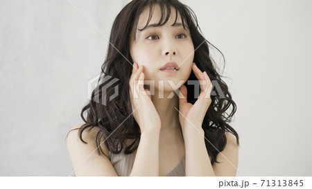 女性　美容　ビューティ 71313845