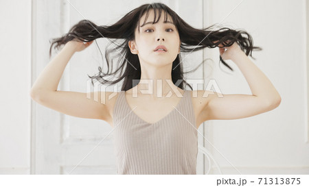 女性　美容　ビューティ 71313875