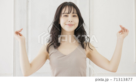 女性　美容　ビューティ 71313877