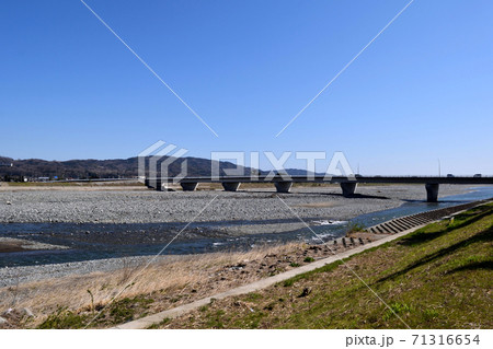 神奈川県松田 酒匂川遊歩道 足柄紫水大橋方面 神奈川県松田 酒匂川遊歩道 足柄紫水大橋方面 71316654