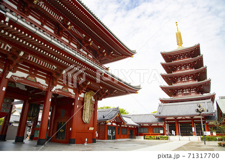 浅草寺 宝蔵門(仁王門)と五重塔 浅草寺 宝蔵門(仁王門)と五重塔 71317700