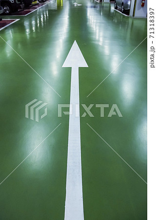駐車場 地下駐車場 風景 71318397