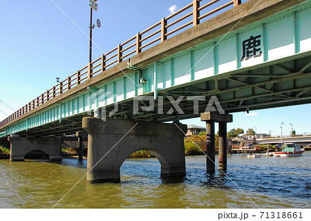 川を下るボートから 新中川に架かる鹿本橋 71318661