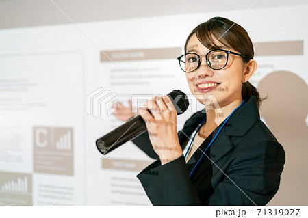 働く女性 71319027