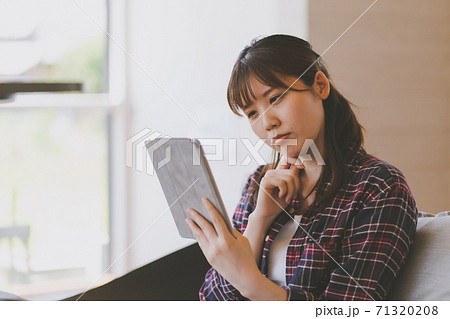 タブレット 20代 女性 タブレット 20代 女性 71320208
