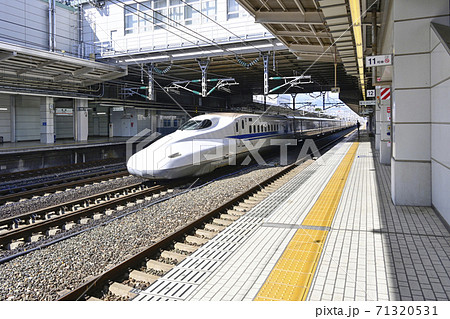 豊橋駅を通過する新幹線N700A列車（上り） 71320531