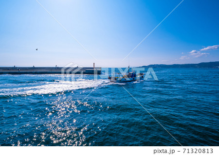 明石海峡と防波堤 71320813
