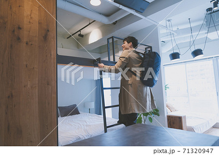 inbound tourist 71320947