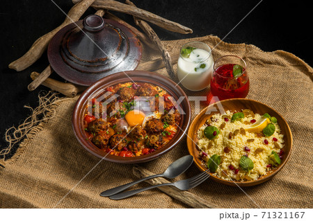 クスクス Couscous is a fine pasta from North Africa クスクス Couscous is a fine pasta from North Africa 71321167