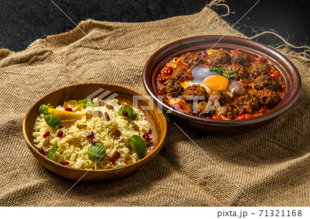 クスクス Couscous is a fine pasta from North Africa  クスクス Couscous is a fine pasta from North Africa  71321168