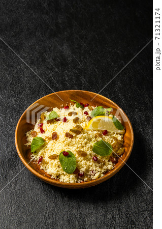 クスクス Couscous is a fine pasta from North Africa クスクス Couscous is a fine pasta from North Africa 71321174