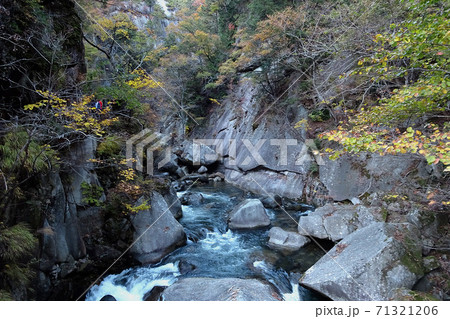 昇仙橋から見る渓谷の岩／昇仙峡（山梨県甲府市） 71321206