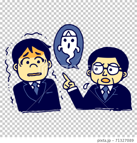 上司から怪談話を聞く若い男性社員 71327089