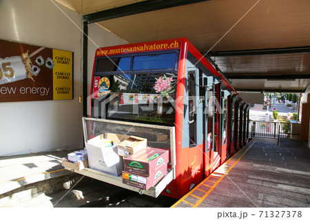 スイス　ルガーノ　サン・サルヴァトーレ山　ケーブルカー乗り場　 71327378