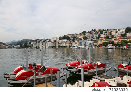 スイス ルガーノ ルガーノ湖とルガーノ市街の写真素材