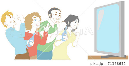 大型テレビでスポーツ観戦を楽しむ多国籍の若者たち 大型テレビでスポーツ観戦を楽しむ多国籍の若者たち 71328652